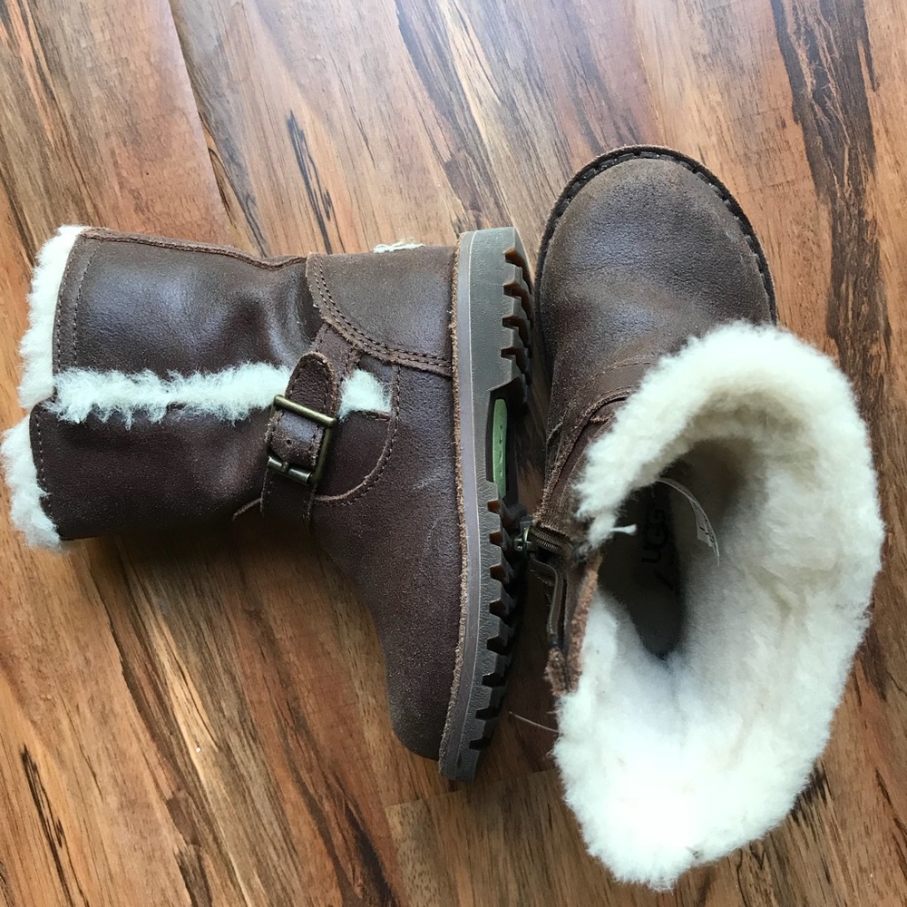 Ugh kids shoes size 6 - Picture 5 of 8